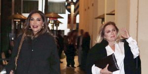 Δέσποινα Βανδή και Μαρία Καβογιάννη στο θέατρο