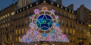 Οι δημιουργικοί διευθυντές αλλάζουν, αλλά οι χριστουγεννιάτικες βιτρίνες του Dior μένουν αξεπέραστες