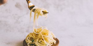 Η πιο λεπτή μακαρονάδα στον κόσμο δεν είναι έργο κάποιου μαέστρου της παραδοσιακής ιταλικής κουζίνας, αλλά προέκυψε σε ένα εργαστήριο του University College London, ως μέρος μιας έρευνας που συνδέει την τροφή με το μέλλον της βιοϊατρικής / PEXELS