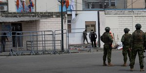 300 κρατούμενοι μετάγονται σε νεόδμητη φυλακή υψίστης ασφαλείας στον Ισημερινός 