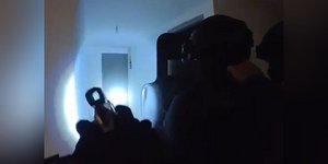 Έφοδος αστυνομικών σε σπίτι μέλους της εγκληματικής οργάνωσης