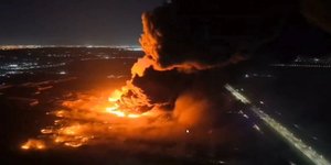 H έκρηξη σε βιομηχανική ζώνη κοντά στο Μπουένος Άιρες προκάλεσε τεράστια πυρκαγιά