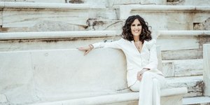 Ελευθερία Αρβανιτάκη ποζάρει στον φωτογραφικό φακό