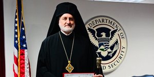 Ο Αρχιεπίσκοπος Αμερικής Ελπιδοφόρος έγινε Αμερικανός πολίτης