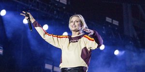 Η Εμιλι Αρμστρονγκ των Linkin Park σε συναυλία