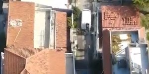 Έφοδος της ΕΛ.ΑΣ. σε σπίτια-«καταστήματα» ναρκωτικών στα Άνω Λιόσια -Drone βίντεο από την επιχείρηση