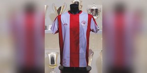 Η φανέλα του Ερασιτέχνη Ολυμπιακού για τα 100 χρόνια του συλλόγου