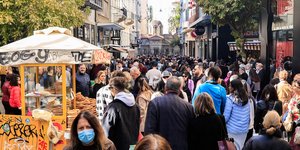 Κόσμος στην Ερμού 