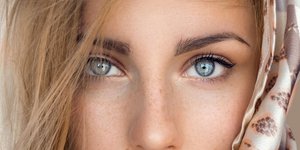 Ένα σπιτικό κόλπο που σβήνει τις ρυτίδες έκφρασης του προσώπου σε λίγες μέρες και με φυσικό τρόπο