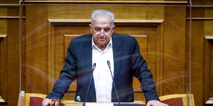 Ο Αλέκος Φλαμπουράρης στη Βουλή