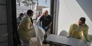 Σοροί σε νοσοκομείο στη Γάζα 