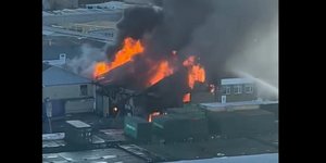 Φωτιά σε αποθήκη στο δυτικό Λονδίνο