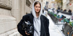 Πώς να φορέσεις το φούτερ με κουκούλα στο γραφείο και να δείχνει πραγματικά κομψό -Οι σύμβουλες από style expert