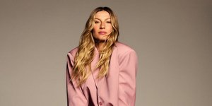 Η Ζιζέλ Μπούντχεν δείχνει πώς να φορέσουμε το λευκό παντελόνι το φθινόπωρο -Ανεπιτήδευτη κομψότητα