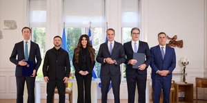 Στιγμιότυπο από την υπογραφή της συμφωνίας Ελλάδας-Ουκρανίας