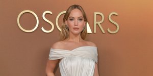 Η μόνη σταρ που άφησε τα φορέματα στην άκρη στα Τιμητικά Όσκαρ 2025 -Και ξεχώρισε με το στιλ της