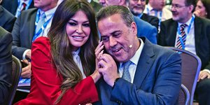 Ο υπουργός Ενέργειας Στ. Παπασταύρου και η πρέσβης των ΗΠΑ Κίμπερλι Γκίλφοϊλ