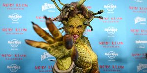 H Χάιντι Κλουμ ντύθηκε Μέδουσα στο φετικό πάρτι της για το Halloween 