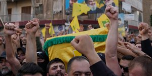 Οι Φρουροί της Επανάστασης ζητούν «εκδίκηση» για τη δολοφονία του ηγέτη της Χεζμπολάχ 