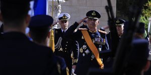 Ο αρχηγός ΓΕΕΘΑ, στρατηγός Δημήτριος Χούπης χαιρετά στελέχη των Ενόπλων Δυνάμεων