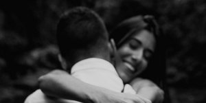 Ζευγάρι-καθρέφτης: Γιατί με τον καιρό αρχίζουμε να μοιάζουμε με τον σύντροφό μας