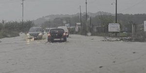 Πλημμυρισμένοι δρόμοι στην Ηγουμενίτσα από την κακοκαιρία