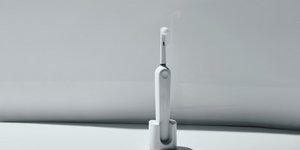 Μία ηλεκτρική οδοντόβουρτσα 