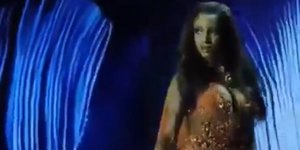 H Miss Jamaica λίγο πριν την πτώση