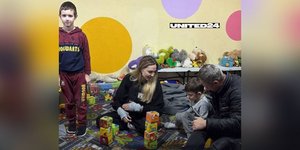 Η Αντζελίνα Τζολί σε χώρο απασχόλησης παιδιών στην εμπόλεμη Ουκρανία