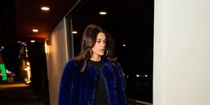 Η Κάια Γκέρμπερ με το γούνινο πανωφόρι από τα Mango/ Φωτογραφία: ﻿Backgrid USA / Profimedia