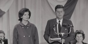 Το παλτό της Ζακλίν Κένεντι Ωνάση από τη βραδιά των εκλογών του 1960 