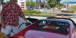 Ηλικιωμένος έχει 3 Ferrari με σχεδόν 1 εκατ. χλμ. στο κοντέρ