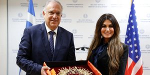 Τάκης Θεοδωρικάκος, Κίμπερλι Γκίλφοϊλ