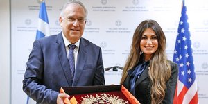 Τάκης Θεοδωρικάκος, Κίμπερλι Γκίλφοϊλ