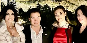 H Σίλια Κριθαριώτη υποδέχτηκε την Κίμπερλι Γκίλφοϊλ στη βεράντα της