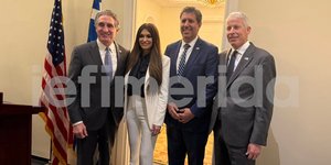 Η Κίμπερλι Γκίλφοϊλ με τους τρεις υπουργούς των ΗΠΑ που βρίσκονται στην Ελλάδα