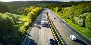 Κίνηση οχημάτων σε ευρωπαϊκό αυτοκινητόδρομο 