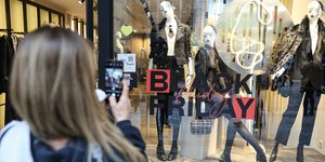 Black Friday βιτρινα