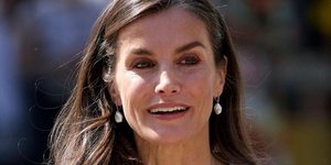 Η Λετίθια της Ισπανίας αφήνει πίσω τα «γλυκανάλατα» αρώματα και επιλέγει ένα εμβληματικό άρωμα των ’90s