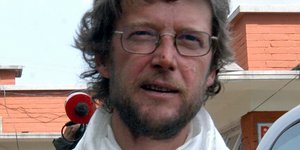 Ο ορειβάτης Λίνκολν Χολ που θεωρήθηκε νεκρός και εγκαταλείφθηκε στο Έβερεστ 