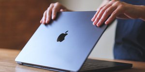 Η Apple ετοιμάζει το πρώτο «φθηνό» laptop στην ιστορία της