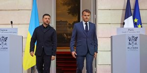 Βολοντίμιρ Ζελένσκι και Εμανουέλ Μακρόν έχουν πολλά εμπόδια να υπερβούν για να υλοποιήσουν την συμφωνία τους