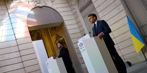 Εμανουέλ Μακρόν και Βολοντίμιρ Ζελένσκι σε κοινές δηλώσεις στο Παρίσι