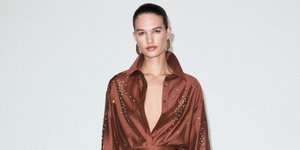 Φούστα από τα Mango