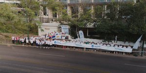 Ομαδική φωτογραφία των δρομέων της HELLENiQ ENERGY, λίγο πριν την εκκίνηση των 5 χλμ.