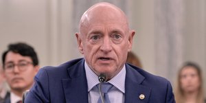 Ο Δημοκρατικός γερουσιαστής και πρώην αστροναύτης της NASA, Μαρκ Κέλι 