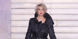 Η γυναίκα με τα μαύρα 