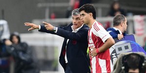 Ο Χοσέ Λουίς Μεντιλίμπαρ στο ματς Ολυμπιακός - PSV