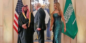 Όσα έγιναν στο επίσημο δείπνο που παρέθεσε ο Ντόναλντ Τραμπ στον σαουδάραβα πρίγκιπα Μοχάμεντ Μπιν Σαλμάν