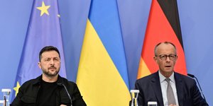  Τηλεφωνική συνομιλία του καγκελάριου Μερτς με τον Ουκρανό πρόεδρο Ζελένσκι 